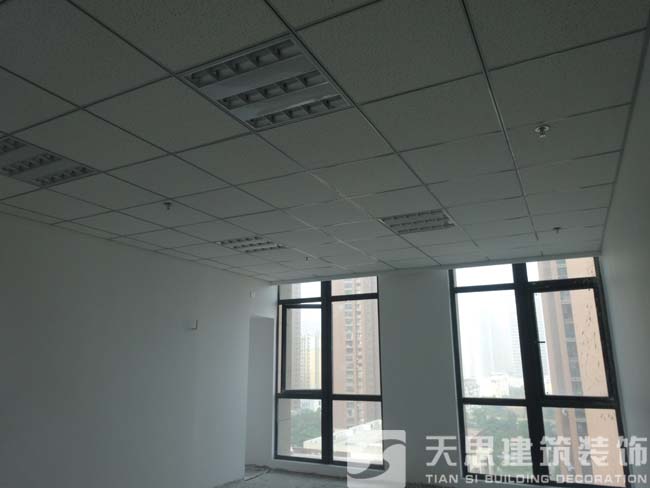 600乘600礦棉板吊頂，600乘600格柵燈